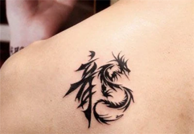 Tuedd yn codi: tramorwyr yn inking cymeriadau Tsieineaidd